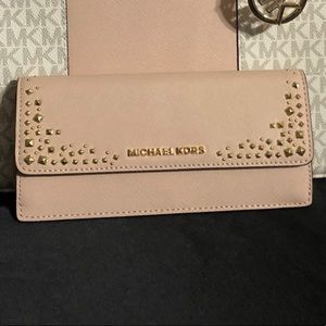 Light pink Michael Kors wallet